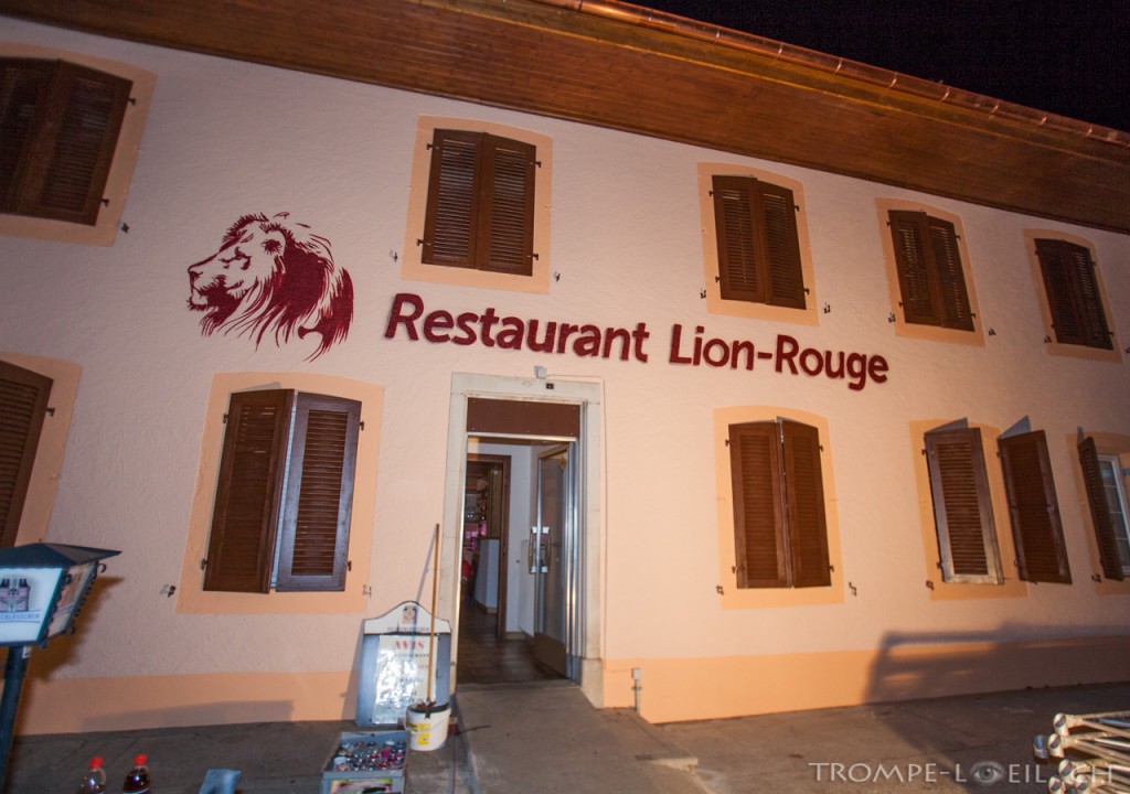 Lion rouge Restaurant Logo Facade peintre artiste